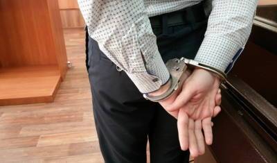 Выбросивший из окна жену экс-полицейский Тобольска настаивает на невиновности