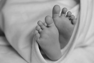 Младенец схватился за оголенный провод и умер от удара током в Забайкалье