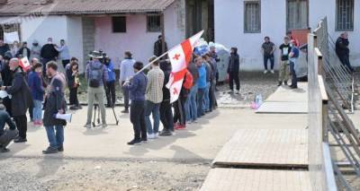 Противники строительства Намахвани ГЭС блокировали дорогу у офиса компании ENKA