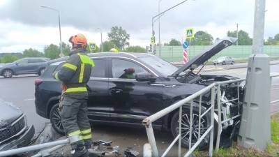 Спасатели ликвидировали последствия ДТП на Остафьевском шоссе