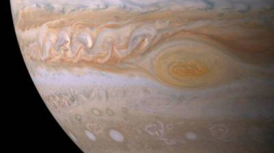 Внутри Юпитера и Сатурна могут идти дожди из гелия - ученые