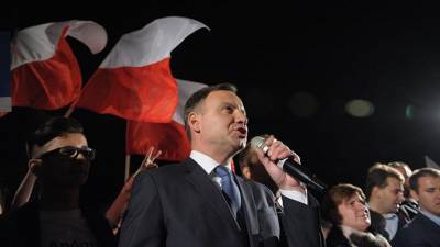 Жители РФ резко ответили на слова президента Польши о "ненормальности России"