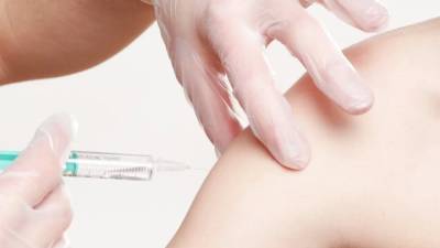 В Роспотребнадзор заявили, что вакцинация от COVID-19 может стать сезонной