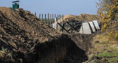 Украина прекратила копать ров на границе из-за нехватки денег — ФСБ