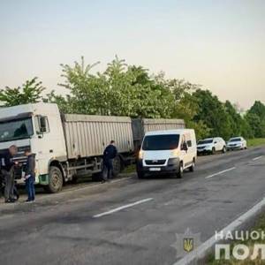В Одесской области задержали банду, которая грабила дальнобойщиков. Фото. Видео
