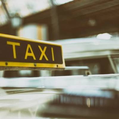 Водители такси в Москве начали получать цифровые профили