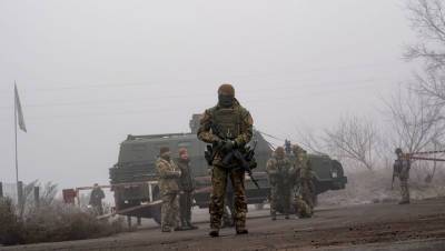 Украинские силовики заявили о гибели военного при обстреле в Донбассе