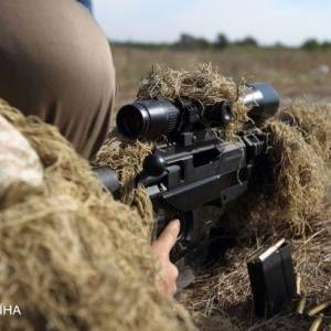 На Донбассе от пули снайпера погиб украинский боец