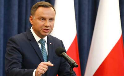 Президент Польши назвал Россию ненормальной страной