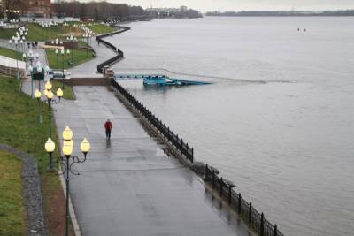 На нижнем ярусе Волжской набережной в Рыбинске восстанавливают освещение