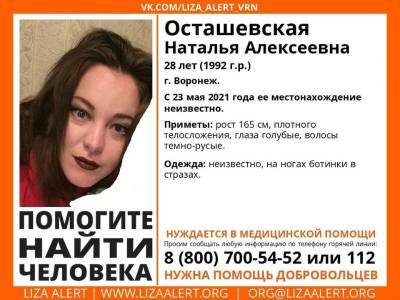 Пропавшую 28-летнюю девушку в ботинках со стразами разыскивают в Воронеже