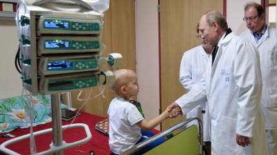Личная история: Путин напомнил о встрече, определившей решение построить клинику для детей с онкологией