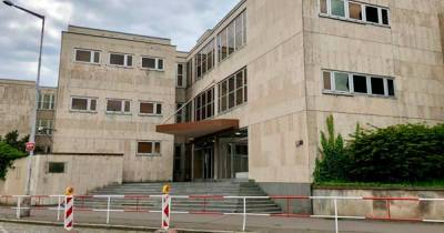 Дипломаты РФ обвинили Прагу в "разрушении" российской посольской школы
