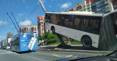 В МВД уточнили число пострадавших в ДТП с автобусом в Петербурге