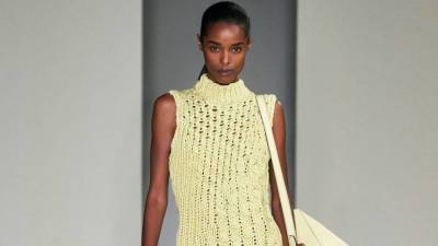 Самые красивые вязаные мини-платья весна-лето 2021 - skuke.net
