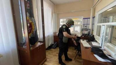 На Луганщине «заминировали» ЛОГА и известный вуз: полиция сообщила детали
