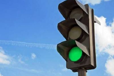В Днепре BMW X5 сбил мужчину, переходившего дорогу на зеленый свет: момент ДТП