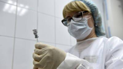 В центре им. Гамалеи оценили долю привившихся от коронавируса в России в 10% населения