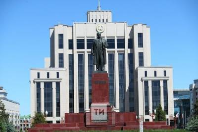 Торжественно открыли после реставрации памятник Ленину в Казани