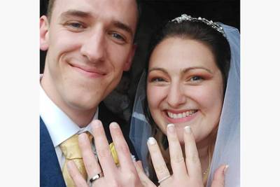 Невеста застряла в пробке по дороге на свадьбу после четырех попыток выйти замуж