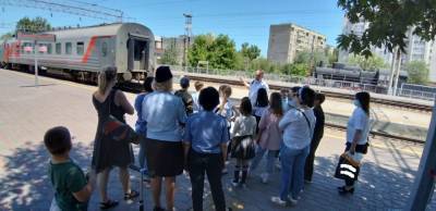 Астраханским школьникам напомнили правила безопасного поведения на железной дороге