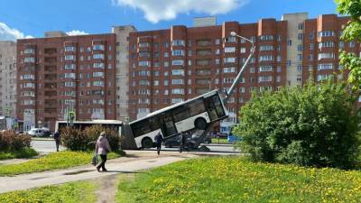 Свидетель рассказала подробности ДТП с автобусом в Петербурге