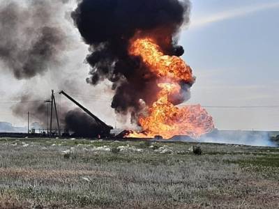 В Саратовской области факелом вспыхнул газопровод структуры «Газпрома», пострадал человек (фото)