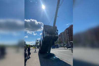 Кондуктор въехавшего в столб автобуса рассказала об аварии на Ленинском проспекте