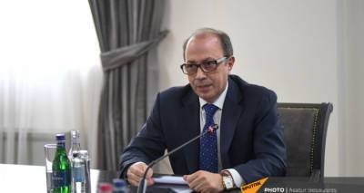 Ара Айвазян обсудил с послом Индии ситуацию на границе Армении