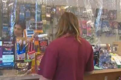 Американке вернули лотерейный билет на миллион долларов, который она оставила в магазине