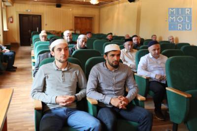 В администрации Хасавюрта прошла встреча с имамами мечетей города