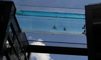 «Небесный бассейн»: в Лондоне открылся необычный бассейн (ВИДЕО)
