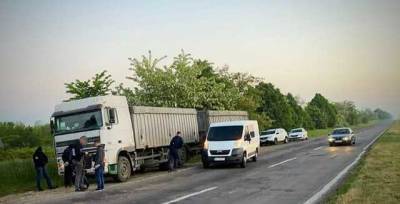 "Разбойники с большой дороги": одесская полиция "на горячем" задержала банду, грабившую дальнобойщиков