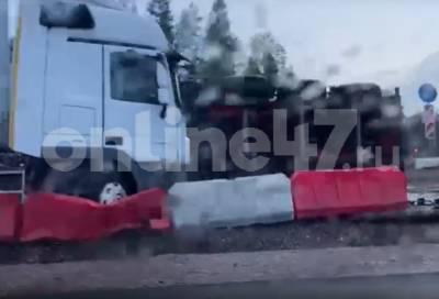 Движение по трассе А-181 "Сканднавия" затруднено из-за столкновения грузовиков