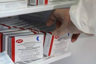 Еще 810 доз вакцины ЭпиВакКорона привезли в Курскую область