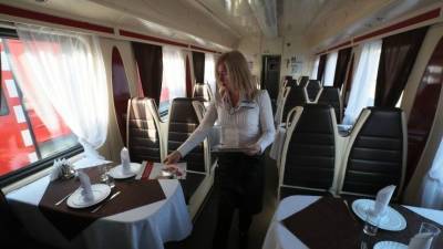 Уходит эпоха: почему вагоны-рестораны исчезнут в РФ в большинстве поездов?