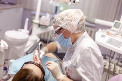 Установку брекетов, имплантацию и протезирование со скидкой 50% проведёт «ВиваДент» в Чите