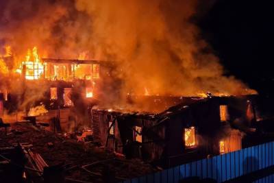 В Улан-Удэ на ночном пожаре погиб один человек и пострадали трое