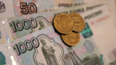Минтруд скорректирует зарплаты российским медикам