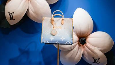 Louis Vuitton впервые представили сумку с названием российского города (догадайтесь какого!)