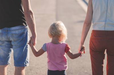 Правительство РФ одобрило поправки в законопроект о вывозе детей за границу при родительских разногласиях