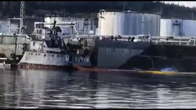 Нефтепродукты вылились из танкера в реку Лена в Иркутской области