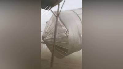 "Бочки полетели!": на алтайскую ферму обрушился мощный ураган