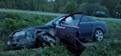 Под Микунем водитель Audi сбежал с места ДТП и оставил травмированного пассажира