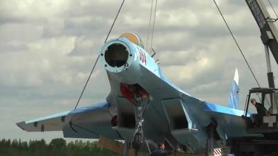 В Ленинградской области развернулась спецоперация по транспортировке по воздуху истребителя Су-27