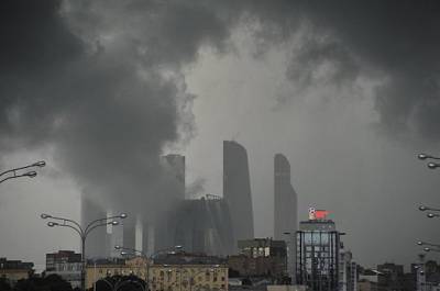Гроза и сильный ветер ожидаются в Москве и Подмосковье