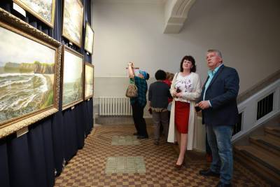 В Южно-Сахалинске открылась выставка Сергея Васенкина