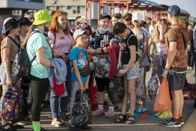 Школьники из ЛНР уехали отдыхать в Крым