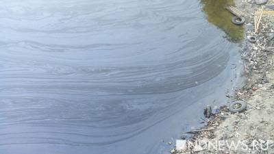 В реку Лена разлилось дизтопливо при загрузке танкера