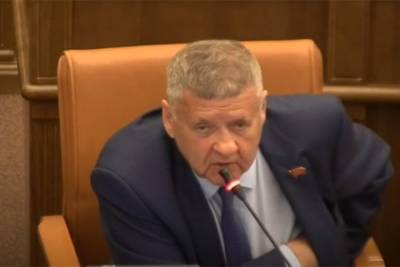 Красноярский депутат признался в даче взяток на сессии заксобрания